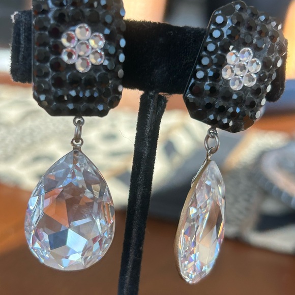 VINTAGE XL CLEAR  TEAR DROP  CRYSTAL SWAROFSKI /BLACK CRYSTAL FLOWER- - Picture 12 of 15